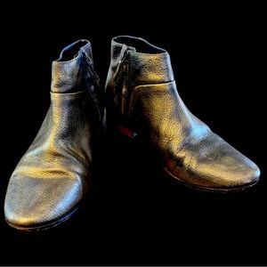 Cole Haan Allen Metallic Gold Black Ankle Zip Boot
Size 8LeatherMetallic Gold